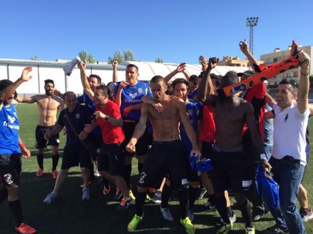 El Formentera celebra el título de Liga 2014-15 en Manacor.