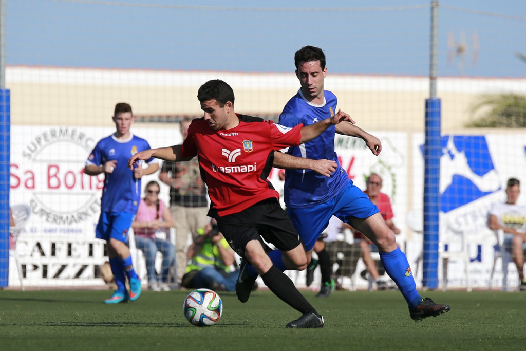 Pepe Bernal, centrocampista del Formentera, durante la eliminatoria ante la Peña Sport.