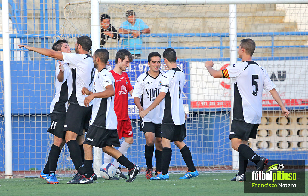 El equipo de Tete Páez celebra un gol en un partido de la pasada temporada.