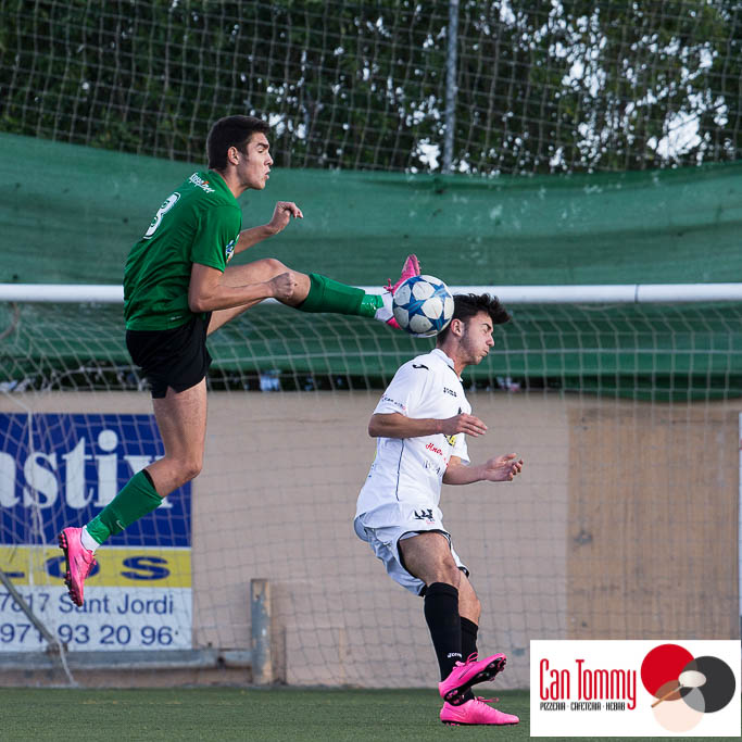 Una acción del partido disputado en el Kiko Serra (Fotos: Paco Natera Fotografía Deportiva).