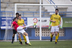 Remate de chilena en el partido CD Ibzia VS San Rafael B, de Preferente.