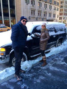 Labi, junto a su mujer, en una calle de Nueva York con la nieve como protagonista.