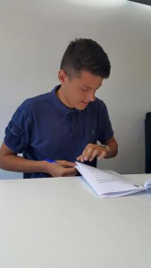 El portero firma el contrato que le unirá a su nuevo club por dos temporadas.