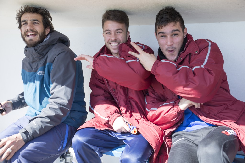 El joven centrocampista, en el centro, causó baja recientemente en el Baleares.