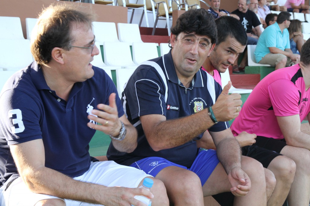 Muriana saluda con el pulgar hacia arriba y de muy buen rollo antes de un partido de la temporada pasada.