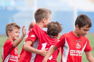 Los jóvenes celebran uno de los goles que le marcaron al Rápid este fin de semana (1-4).