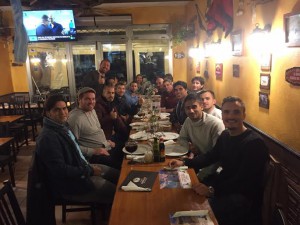 Los jugadores del equipo ibicenco potencian el compañerismo frecuentemente.