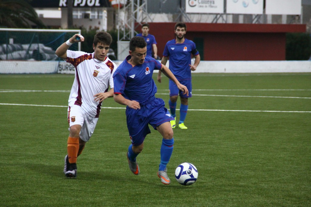 Un lance del partido que han disputado Baleares y Murcia sub-18 (Foto: Fútbol Balear).