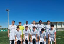 Ibiza Insular y Portmany B dominan con paso firme la Regional juvenil Once inicial del Luchador juvenil posando antes del encuentro contra el Ibiza Insular en Regional Preferente juvenil